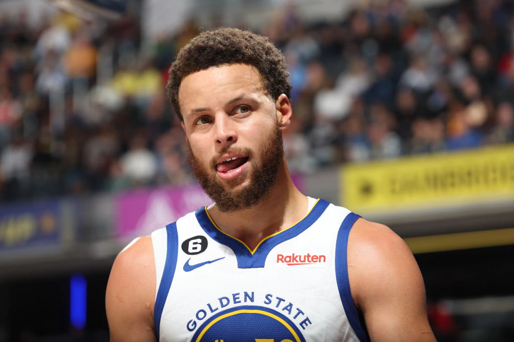 Stephen Curry Exprime Un Soulagement à Lépaule Qui Naura Pas Besoin D